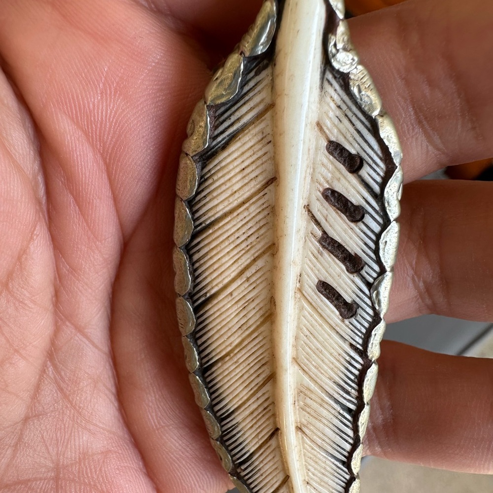 Source Unknown Silver Feather Necklace With Cream… - image 3